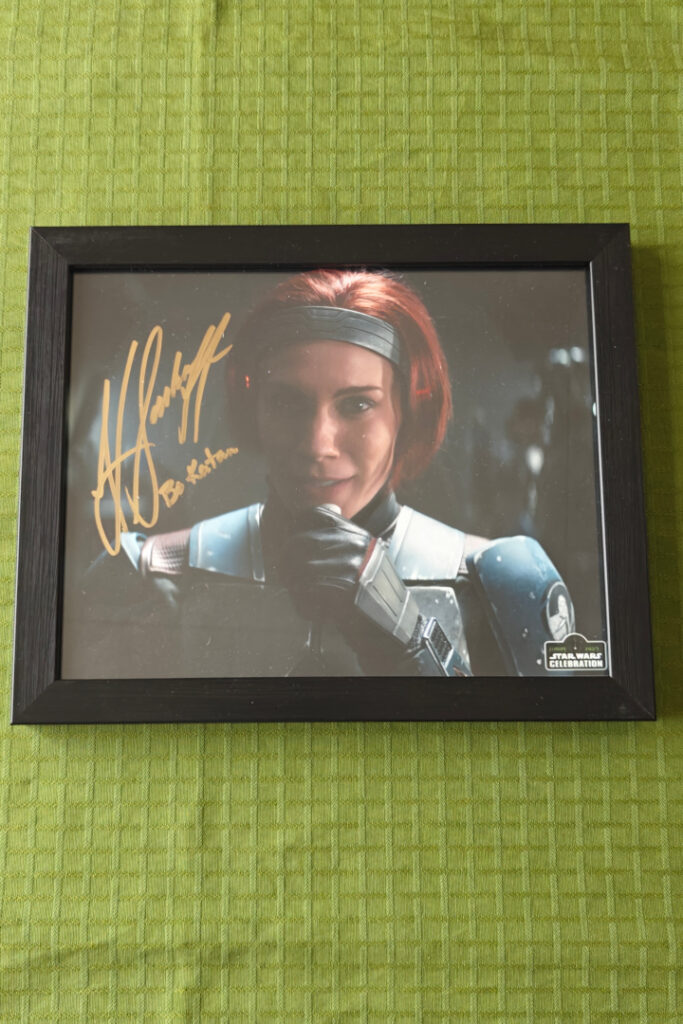 A photo of Bo-Katan with Sackhoff's signature.