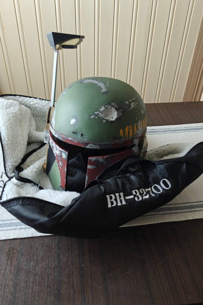 Inside the bag is a Boba Fett helmet. The bag is lined with cotton.